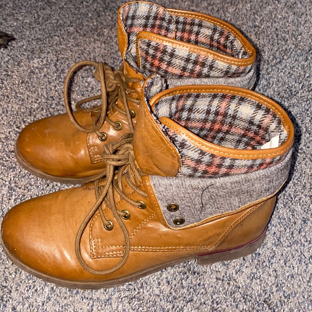 Brown combat boots good condition size 8.5